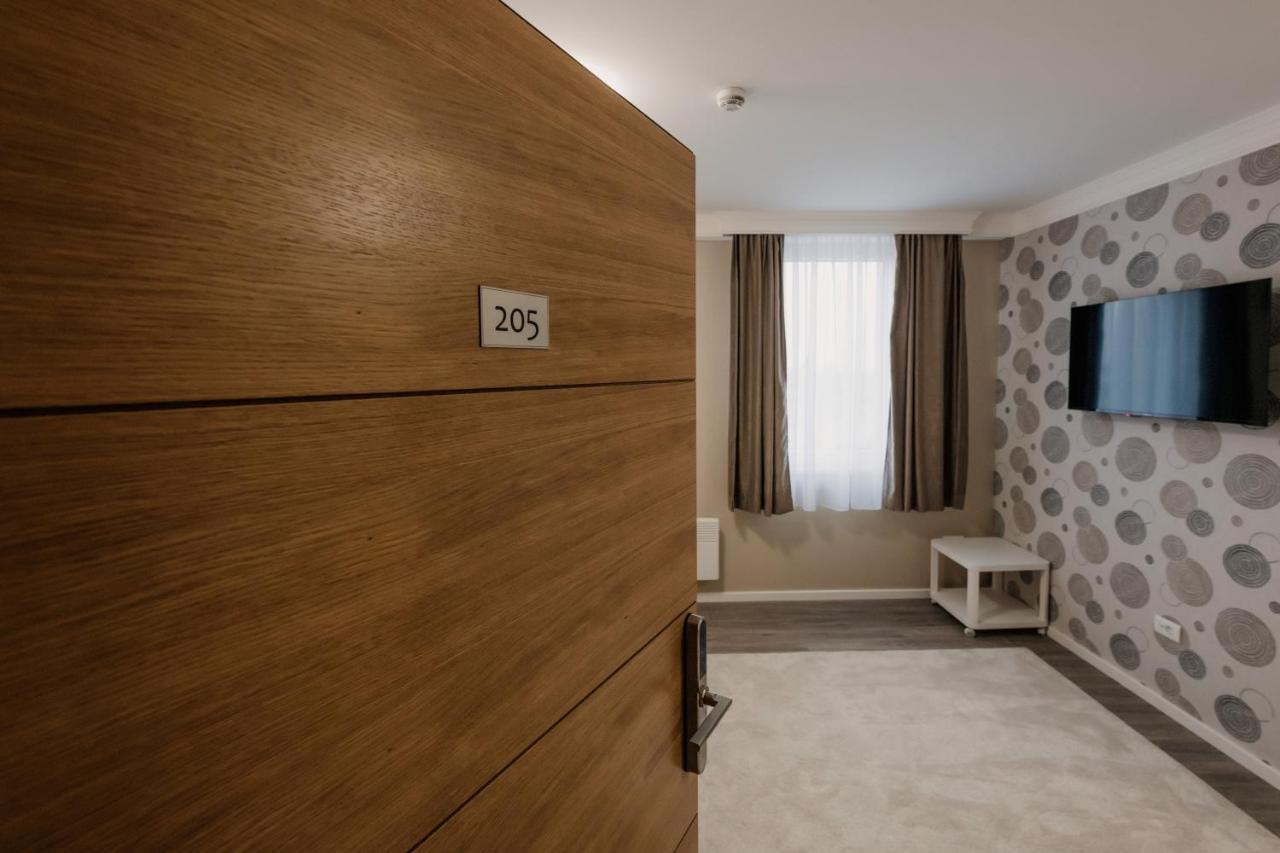 Hotel Beli Dvor Cacak Exterior photo