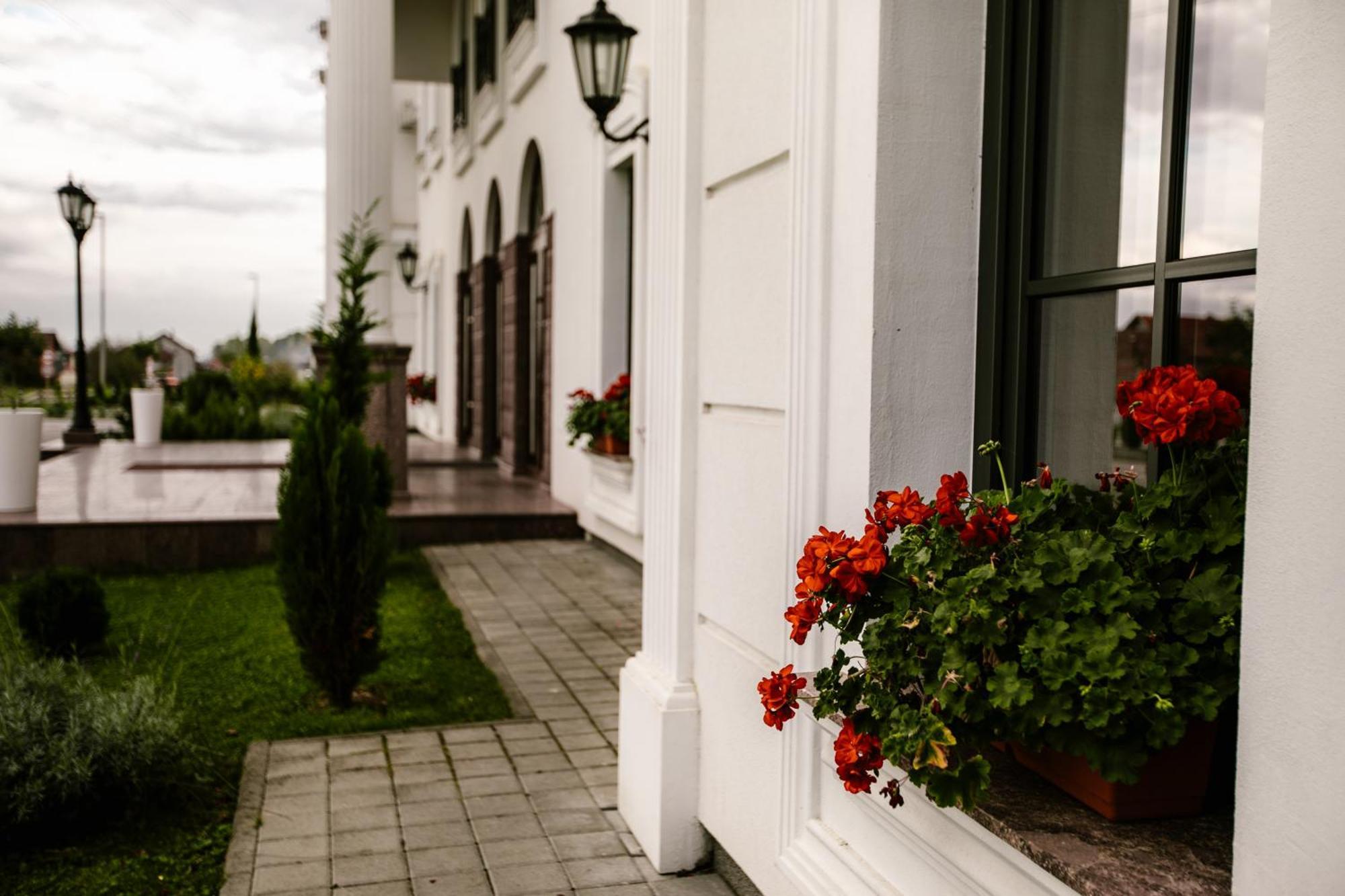 Hotel Beli Dvor Cacak Exterior photo