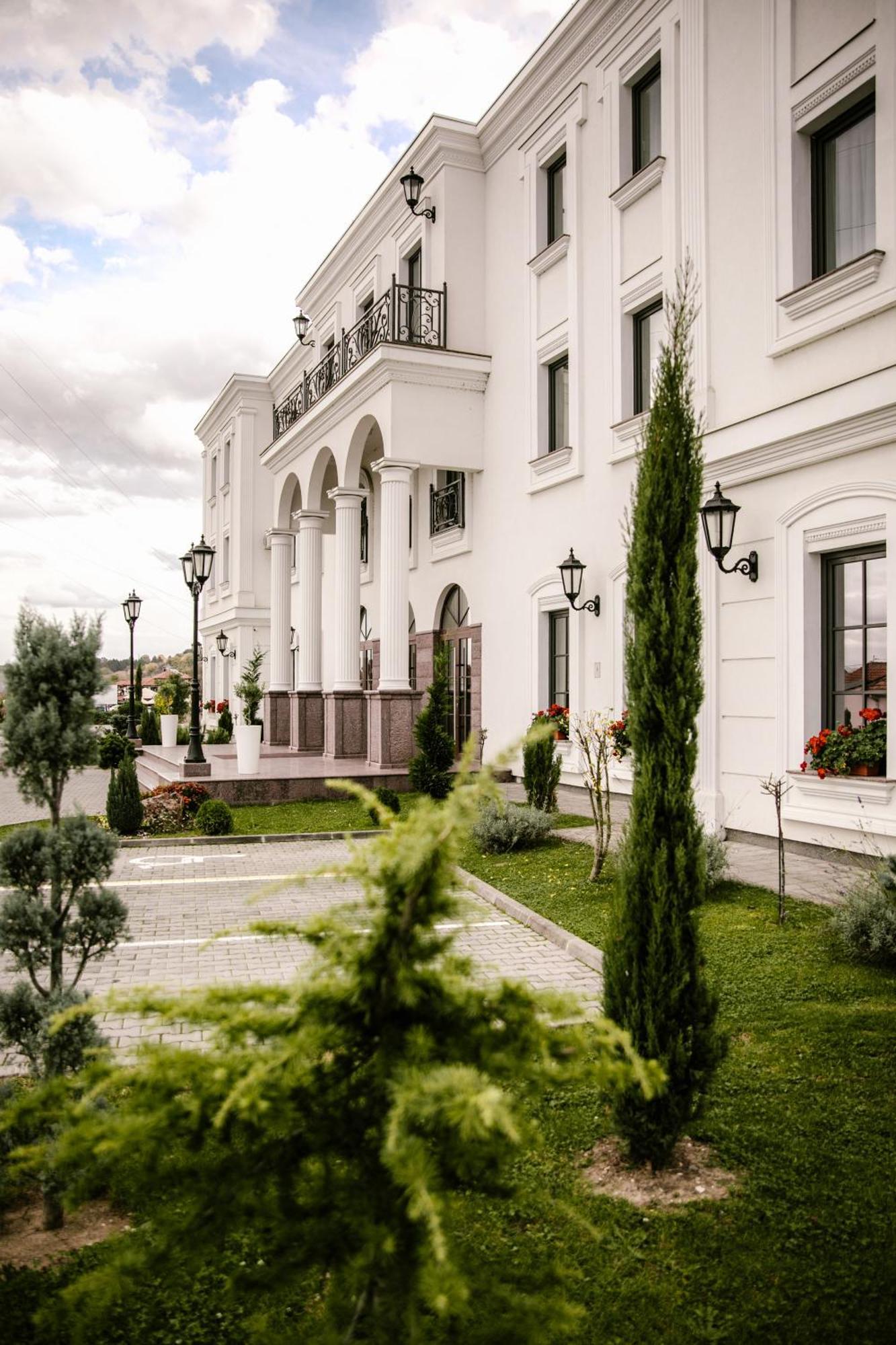 Hotel Beli Dvor Cacak Exterior photo