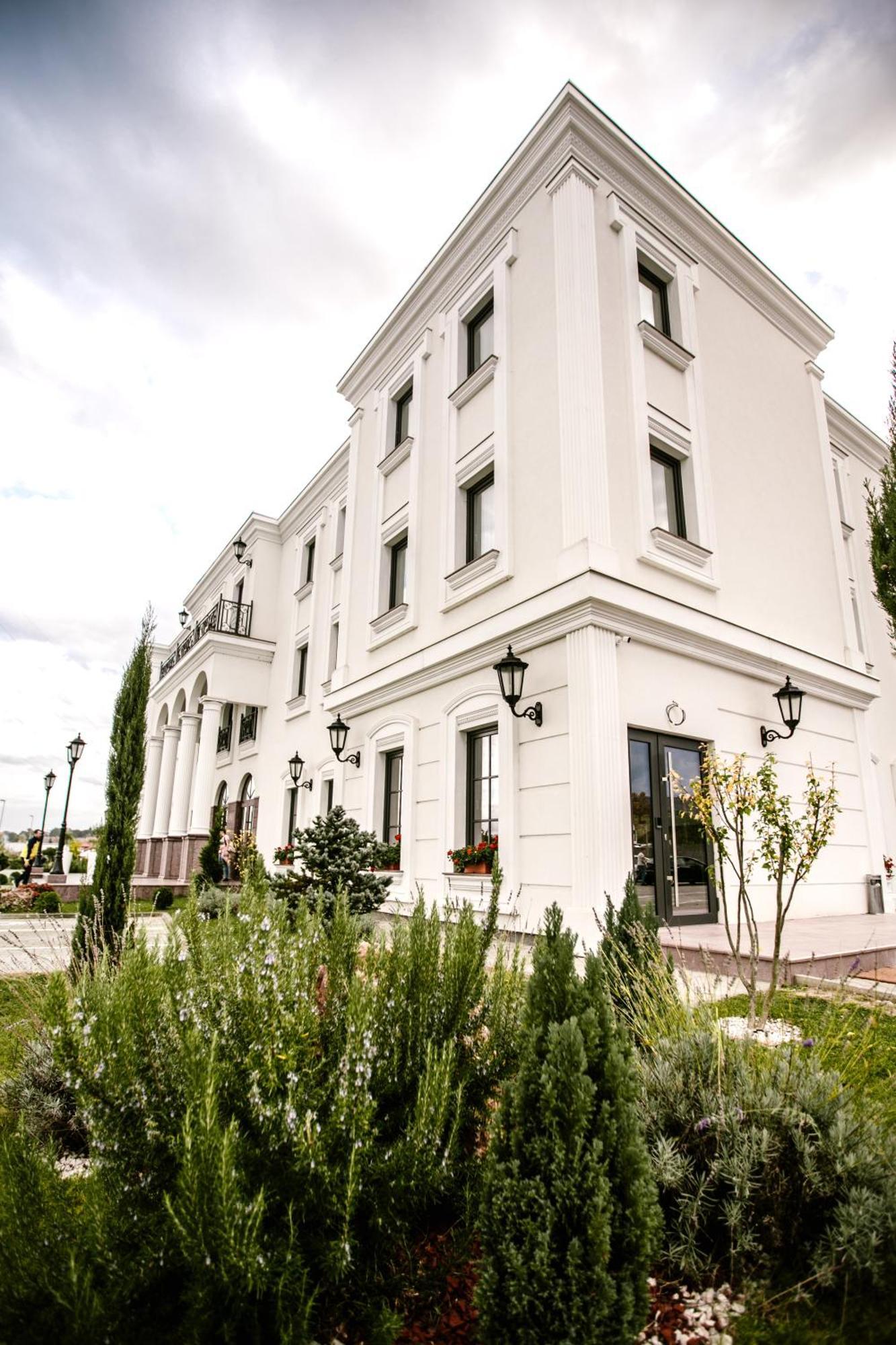 Hotel Beli Dvor Cacak Exterior photo