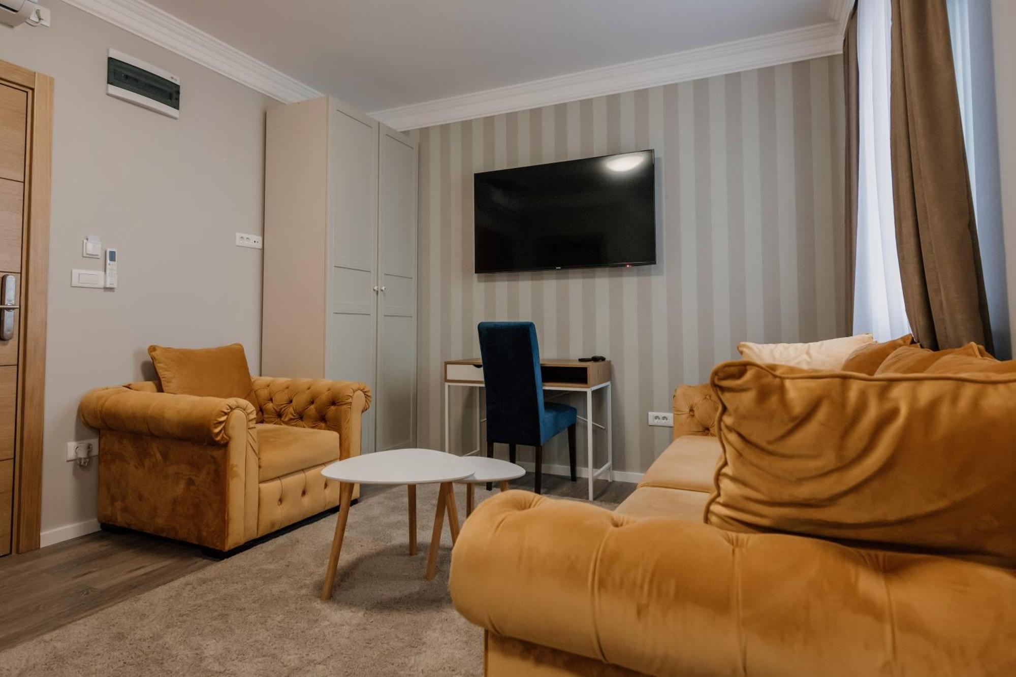 Hotel Beli Dvor Cacak Exterior photo