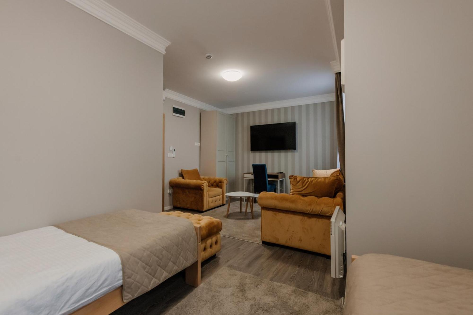 Hotel Beli Dvor Cacak Exterior photo