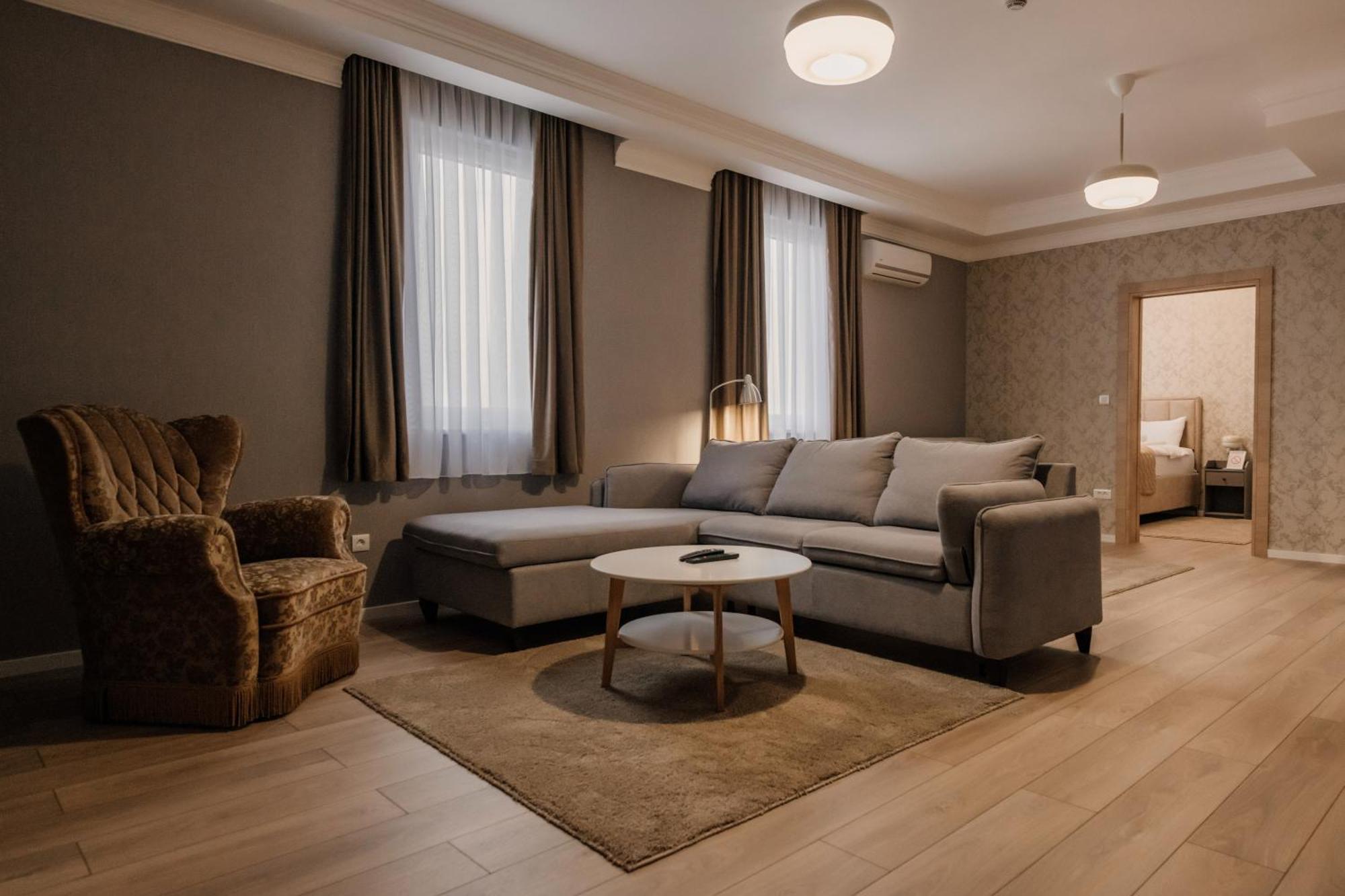 Hotel Beli Dvor Cacak Exterior photo