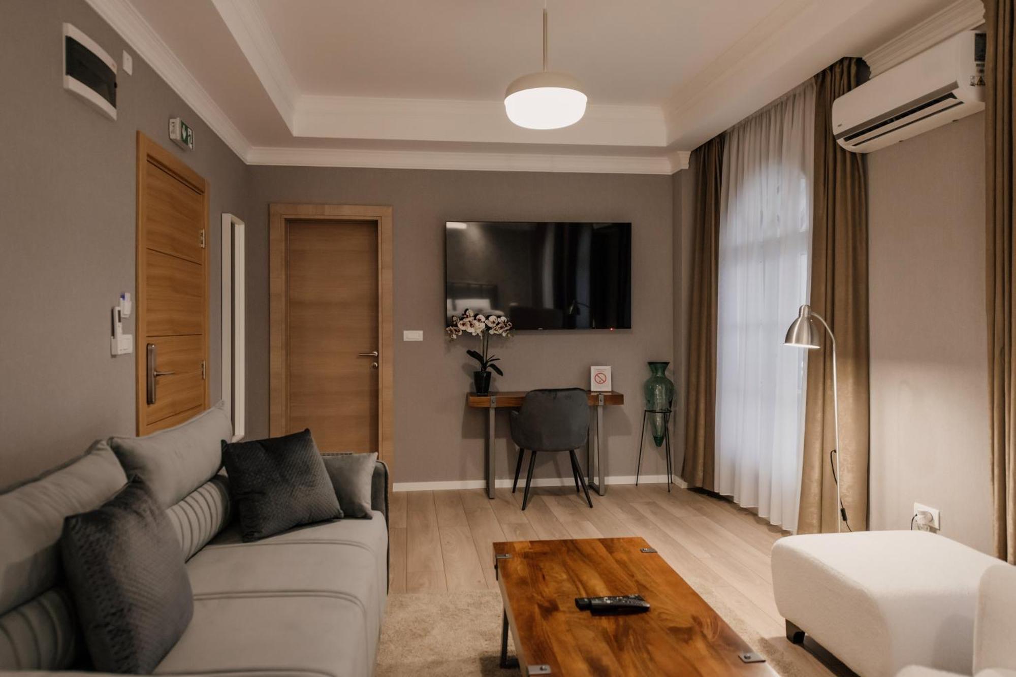 Hotel Beli Dvor Cacak Exterior photo