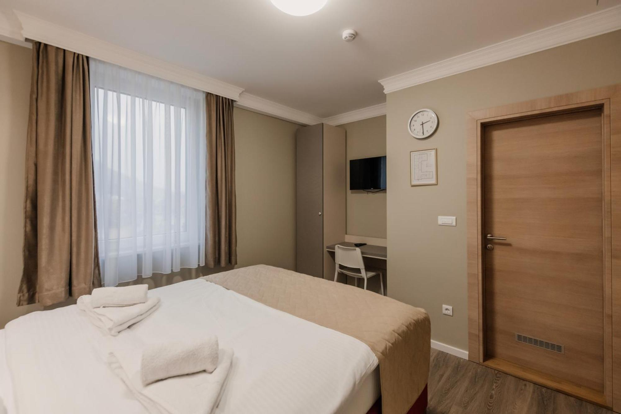 Hotel Beli Dvor Cacak Exterior photo