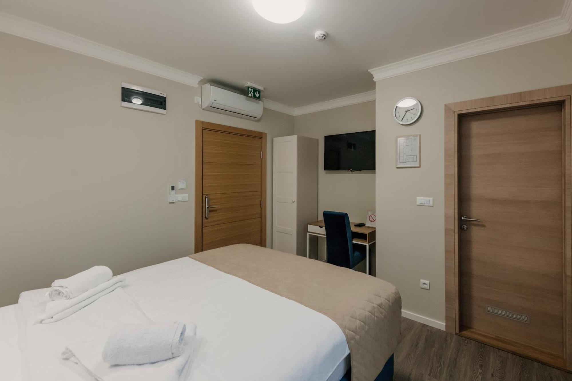 Hotel Beli Dvor Cacak Exterior photo